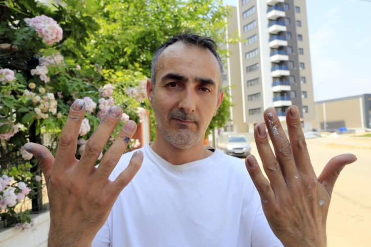 <div>DOLANDIRAN KİŞİYE SESLENDİ: “IBAN GÖNDERSİN BANA, 10 GÜNDE KAYBETTİĞİM İTİBARIMIN BEDELİNİ ÖDEYECEĞİM”</div>
<div> </div>
<div>Yaşadıkları karşısında itibarını kaybettiğini de dile getiren Orhan, “Beni dolandıran şahsiyete şunu diyeyim; bana bir IBAN numarası atsın. 10 günde kaybettiğim itibarımın bedelini ödeyeceğim ona. İtibar demek 90 bin TL demek değildir. Benim o yediğim yorumlar, uğradığım hakaretlerin bedeli 90 bin TL değil. Ben yoksul ve fakir bir adamım. Kendimi acındırmak için söylemiyorum. 33 senedir maaşlı çalışıyorum. Ben iyi niyetimi kaybetmedim, hiçbir zaman da kaybetmeyeceğim. Ben başkaları da bu hataya düşmesin diye yaptım ama birçok insan bana hakaret bile etti. İnsanların önyargısını değiştirmesini istiyorum” ifadelerini kullandı.</div>