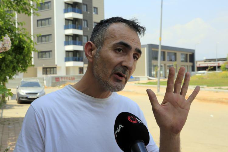 <div>Ruhsatı kontrol eden Orhan, ilandaki aracın plakasıyla adına düzenlenen ruhsattaki plakada tek bir harfin farklı olduğunu görünce dolandırıldığının farkına vardı.</div>
<div> </div>