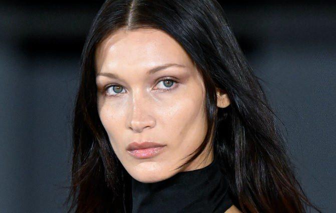 <p>Modelliğe ara veren Hadid, Orebella adlı koku markası kurdu ve şimdilerde ABD'nin ünlü at yetiştiricisi ve jokeyi olan yeni sevgilisi <strong>Adan Banuelos</strong> ile birlikte çiftlikte yaşıyor.</p>
