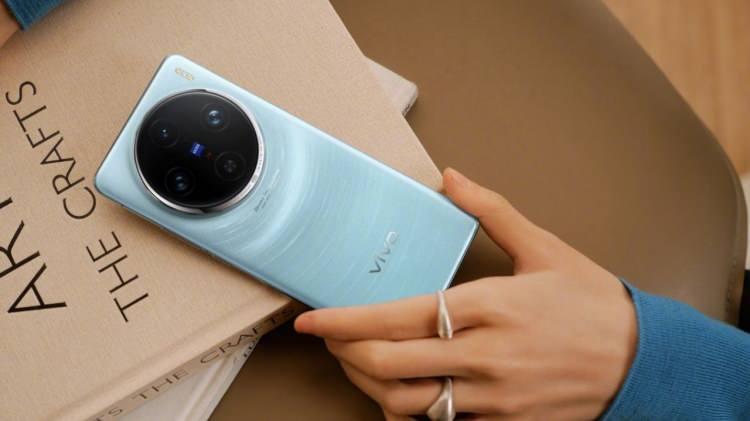 <p><strong>VIVO X100</strong></p>

<p> </p>

<p><strong>VIVO X100 PRO</strong></p>
