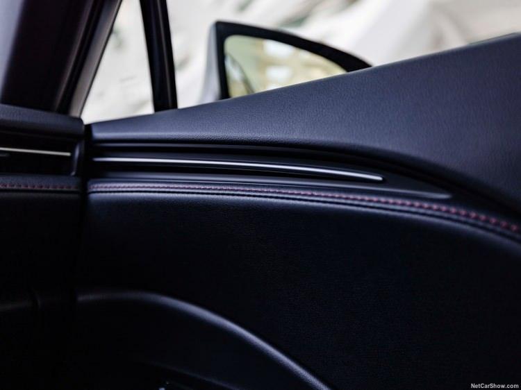 <p>“Hey Lexus” sesli asistanın yanı sıra Apple CarPlay ve Android Auto bağlantılarıyla akıllı telefon entegrasyonunu kolaylaştırıyor</p>
