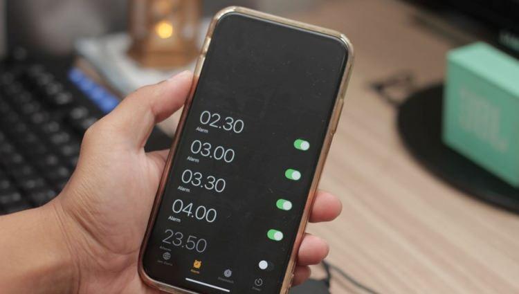<p>Apple, bazı iPhone alarmlarının ses vermemesine neden olan bir sorunu, uyuyakalan kullanıcıların sosyal medyada dile getirmesinin ardından düzeltmek için çalıştığını doğruladı.</p>
