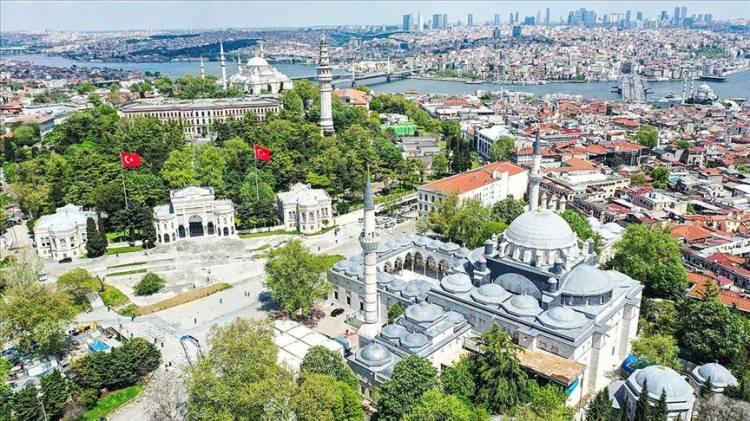 <p><strong><em>Beyazıt Camii Hünkar Kasrı</em></strong></p>

<p><strong><em>Beyazıt Medresesi</em></strong></p>
