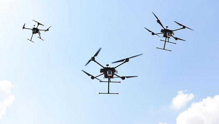 <p>İHA ve dron benzeri hava araçları konusunda İsrail'in hiçbir toleransının olmadığını hatırlatan yetkililer, Tel Aviv kanadının herhangi bir tehlikeye karşı düşünmeden hareket ettiğini kaydetti.</p>
