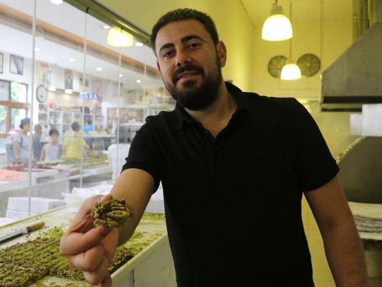 <p><strong>Lokumların kilosunu 650 liradan sattıklarını belirten Özdoğru, "Vatandaşların yoğun ilgisi var.</strong></p>
<p><strong>Bu iki lokumu hem Adana’ya hem de Türkiye’ye kazandırdık" dedi.</strong></p>