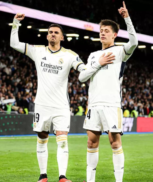 <p>Açıklamaları arasında transfer hikayesinden ve ülke futbolundan bahseden Arda Güler, transferi nedeniyle Fenerbahçe Başkanı ile aralarında bir dargınlık olmadığını söyledi. </p>
