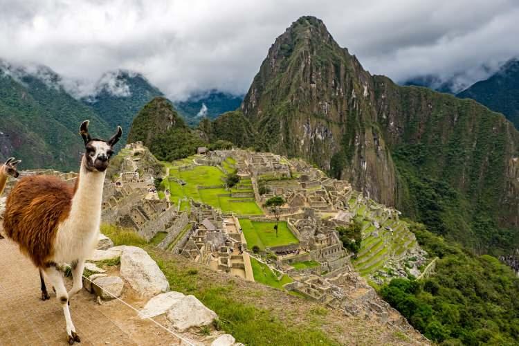 <p>PERU: 88 ARAÇ DÜŞÜYOR</p>