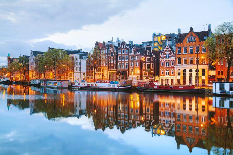 <p>HOLLANDA: 588</p>