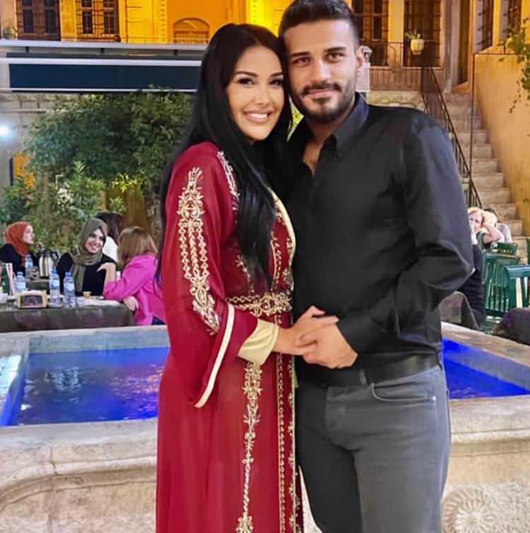 <p>KOĞUŞU BİRBİRİNE KATTI</p>

<p>&nbsp;</p>
