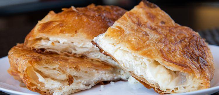 <p>10. Burek sa sirom (Sırbistan)</p>