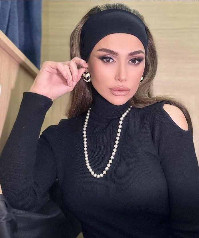 <p>Emina Jahovic, memleketi Sırbistan'da büyük bir villa yaptırıyor.</p>