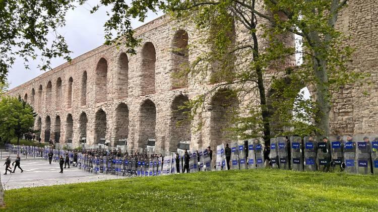 <p>Adalar'a yapılan karşılıklı seferler ise devam edecek. Eyüpsultan tarafına yapılan seferler sürecekken, Balat, Beyoğlu, Sütlüce, Hasköy sahil tarafına ise sefer yapılamayacak.</p>