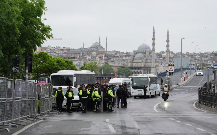 <p>İBB'nin işlettiği toplu ulaşım araçları, kişiselleştirilmiş İstanbulkart sahiplerine 1 Mayıs'ta ücretsiz olacak.</p>
<p> </p>