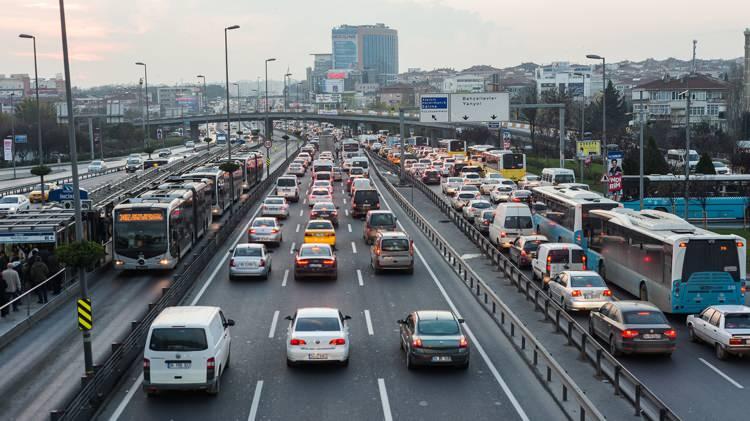 <p>İstanbul'da trafik yoğunluğunun ortalama y&uuml;zde 64 olduğuna, pik saatlerde ise y&uuml;zde 90'lara &ccedil;ıktığına dikkati &ccedil;eken Karaismailoğlu, şunları kaydetti:</p>

<p>&nbsp;</p>
