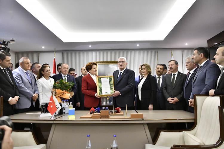 <p><span style="color:#FF0000">GÖREVİ RESMEN DEVRALDI</span></p>
