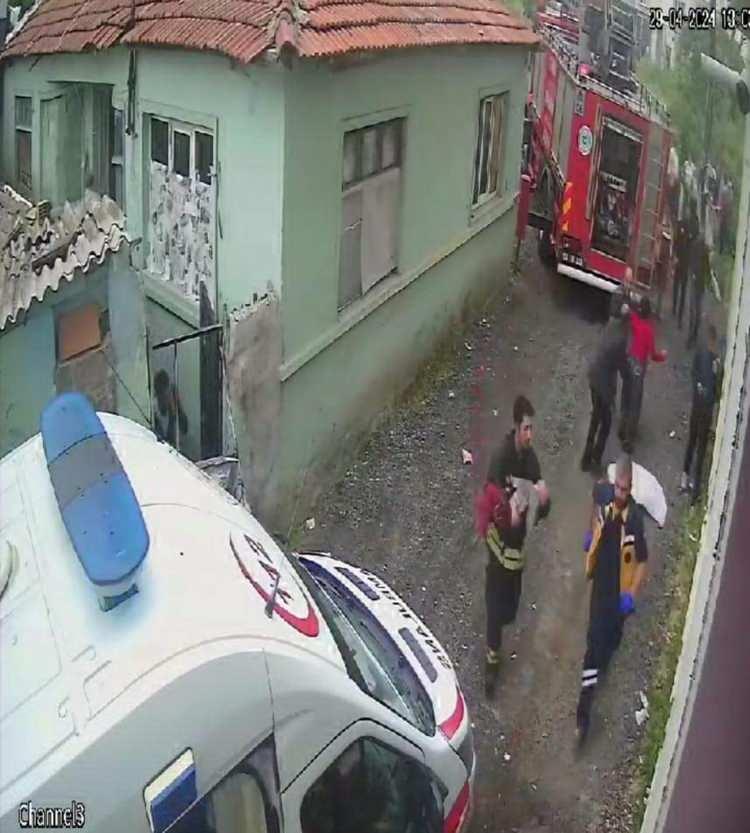 <p>Bu arada, Cihangir ile Enver Taşdelen'i babaannelerinin evde yalnız bırakıp dışarı çıktığı, annelerinin ise çalıştığı fabrikada olduğu bildirildi.</p>