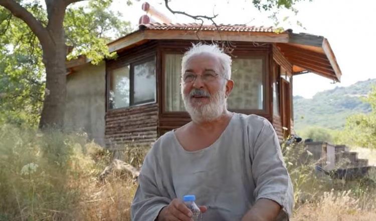 <p>Kuzey Ege'nin en güzel bölgelerinden Assos’ta yaşayan Ali Sürmeli 41 yıldır doğanın içinde dingin bir yaşantıya sahip.</p>
<p> </p>