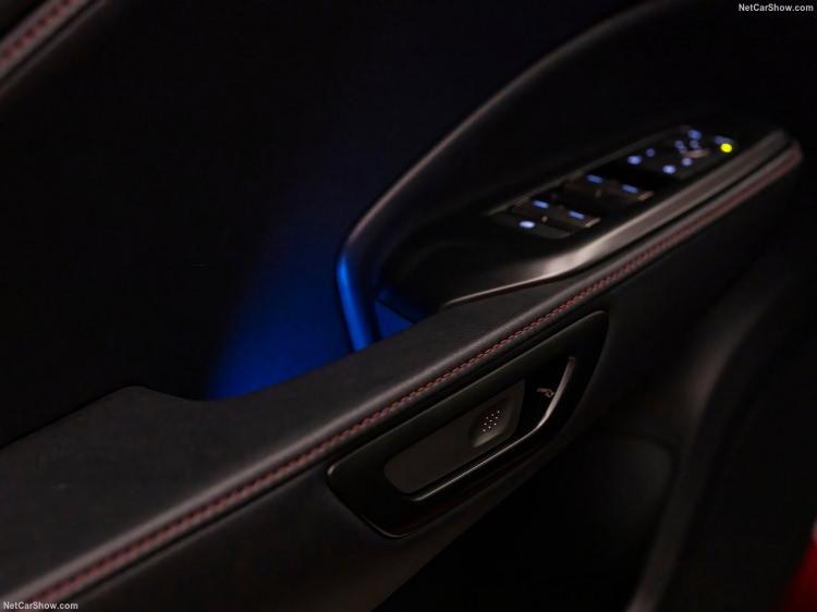 <p>Yüksek verimliliğe sahip 1.5 litre tam hibrit teknolojisini, Lexus’un yüksek kalitesiyle bir araya getiren LBX, segmentinin üzerinde standart donanımları ve etkileyici tasarımıyla dikkat çekiyor.</p>
