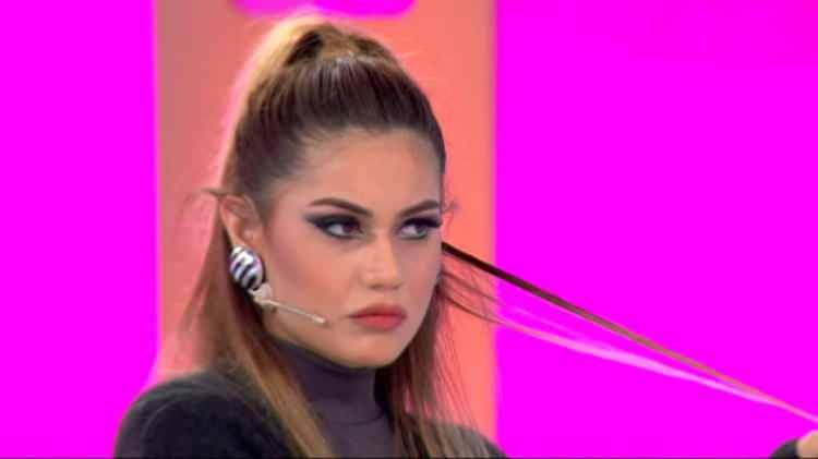 <p>Bilmiyorduk sonradan öğrendik. Şaşırdık. Dilan Polat da yan koğuşumuzdaydı, avukata çıkarken gördüm.</p>
<p> </p>