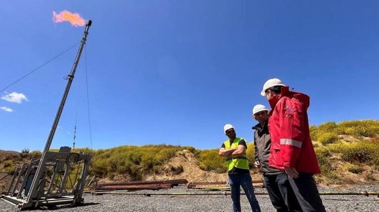 <p>Türkiye petrollerinin Gabar‘da ürettiği petrol günlük 40 bin varile varan yerli üretim, Karadeniz'de üretilen doğalgaz biz özel sektör oyuncularını da çok sevindiriyor. Çünkü ülke olarak artık belli bir seviyeye geldik. </p>
