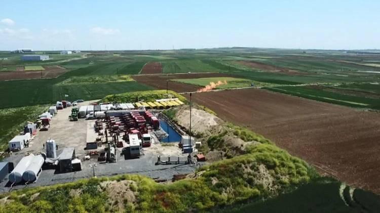 <p>Özellikle bulunduğumuz Trakya Bölgesi de bir enerji merkezi olacak, buradan biz Avrupa’ya da gaz satar duruma geleceğiz. Türkiye ve Türkler olarak biz artık bu sektörde varız, bu aslında dünyaya da verilecek güzel bir mesaj."</p>
