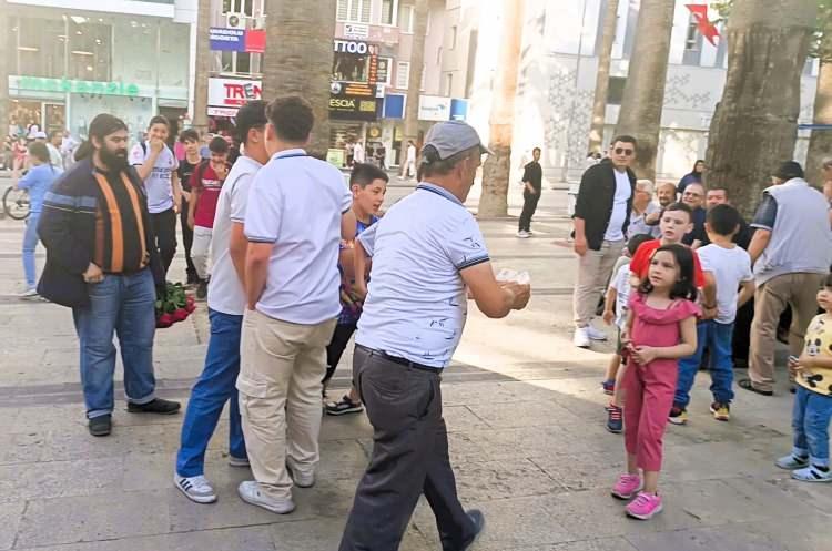 <p><span style="color:#FF0000"><strong>“Benden başka kimse dağıtamaz”</strong></span><br />
 </p>
