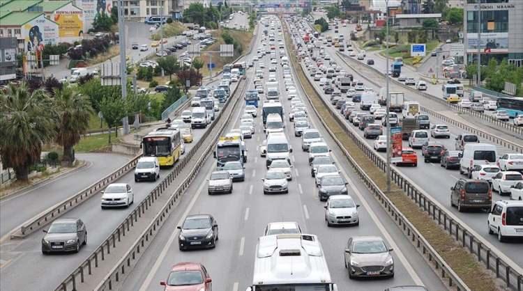 <p>Tarlabaşı Bulvarı Refik Saydam Caddesi Şişli ve Unkapanı K&ouml;pr&uuml;s&uuml; istikameti trafiğe kapatılacaktır. (Şişhane Işıklar kapama noktası ile Taksim Divan Kavşağı kapama noktası arası)<br />
Turabi Baba Caddesi ile Evliya &Ccedil;elebi Caddesi Tarlabaşı Bulvarı istikameti trafiğe kapatılacaktır. (Kasımpaşa Meydan ile Refik Saydam Caddesi arası)<br />
Kasımpaşa Bahriye Caddesi Piyalepaşa Bulvarı İstikameti trafiğe kapatılacaktır. (Turabi Baba Cadde kesişimi ile İplik&ccedil;i Varyant arası)<br />
Halıcıoğlu Okmeydanı Caddesi Toka&ccedil; Sokak Kavşağı&rsquo;ndan trafiğe kapatılacak. Dar&uuml;laceze Caddesi istikametine akım verilmeyecek.Tarlabaşı Bulvarı Refik Saydam Caddesi Şişli ve Unkapanı K&ouml;pr&uuml;s&uuml; istikameti trafiğe kapatılacaktır. (Şişhane Işıklar kapama noktası ile Taksim Divan Kavşağı kapama noktası arası)<br />
Turabi Baba Caddesi ile Evliya &Ccedil;elebi Caddesi Tarlabaşı Bulvarı istikameti trafiğe kapatılacaktır. (Kasımpaşa Meydan ile Refik Saydam Caddesi arası)<br />
Kasımpaşa Bahriye Caddesi Piyalepaşa Bulvarı İstikameti trafiğe kapatılacaktır. (Turabi Baba Cadde kesişimi ile İplik&ccedil;i Varyant arası)<br />
Halıcıoğlu Okmeydanı Caddesi Toka&ccedil; Sokak Kavşağı&rsquo;ndan trafiğe kapatılacak. Dar&uuml;laceze Caddesi istikametine akım verilmeyecek.</p>
