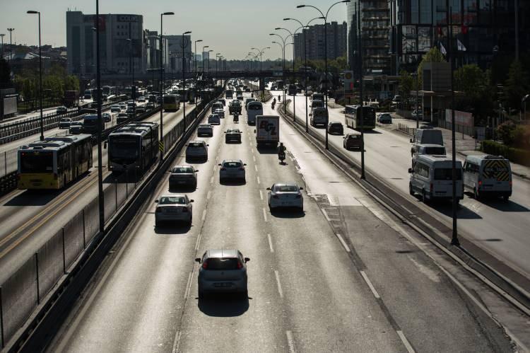 <p>Dar&uuml;laceze Caddesi Abide-i H&uuml;rriyet Cadde istikameti trafiğe kapatılacaktır. (Şişli Belediye &ouml;n&uuml; kavşak itibari)<br />
Piyalepaşa Bulvarı &Ccedil;ağlayan gelişi Uzay Otomotiv istikameti trafiğe kapatılacaktır. (T&uuml;nel İşletme M&uuml;d&uuml;rl&uuml;ğ&uuml; gerisi Odese Bulvarı ayrımı itibariyle)<br />
Odese Bulvarı Piyale Paşa Uzay Otomotiv istikameti trafiğe kapatılacaktır. (Fevzi &Ccedil;akmak Caddesi Muradiye Camii &ouml;n&uuml; itibariyle)<br />
İmrahor Caddesi Kağıthane T&uuml;neli Bomonti istikameti trafiğe kapatılacaktır. (İmrahor Kağıthane ve S&uuml;tl&uuml;ce girişleri itibariyle)</p>
