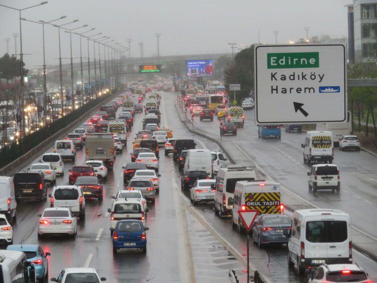 <p>&Ccedil;iğdem Sokak ile Barbaros Hayrettin İskelesi Sokak trafiğe kapatılacaktır. (&Ccedil;ırağan Caddesi kesişimi itibari ile)<br />
Beşiktaş Cadde Dolmabah&ccedil;e istikameti trafiğe kapatılacaktır. (Beşiktaş Meydan ile S&uuml;leyman Seba Cadde başı ışıklar arası)<br />
Dolmabah&ccedil;e Cadde Karak&ouml;y istikameti trafiğe kapatılacaktır. (S&uuml;leyman Seba Cadde başı ile Kadırgalar ışıklar arası)</p>
