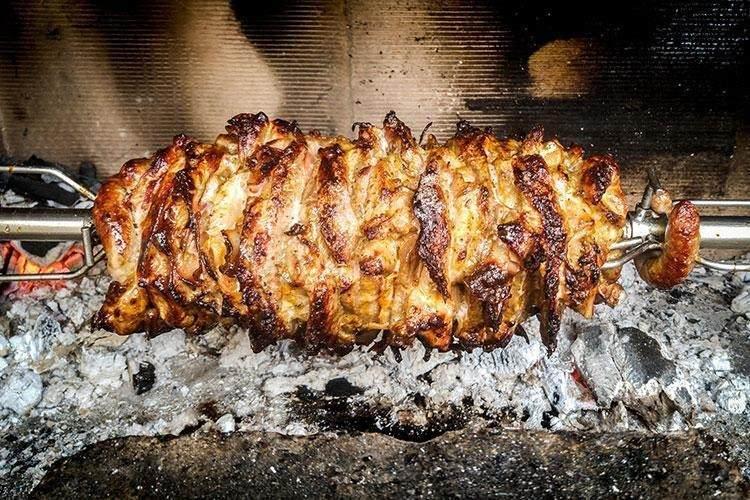 <p><strong><span style="color:#B22222">ÇAĞ KEBABI</span></strong><br />
<br />
Oltu ilçesinin meşhur lezzeti cağ kebabının Erzurum’a tescillendi.</p>