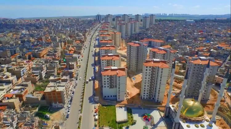 <p>Esenyurt'u, 939 bin 497 kişiyle Gaziantep'in Şahinbey ilçesi izledi.</p>
<p>Diğer ilçelerdeki nüfus oranı ise şöyle…</p>