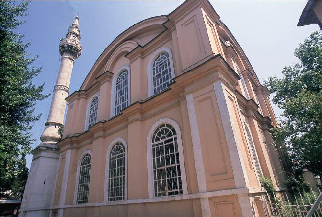 <p><em><strong>İsmail Zühtü Paşa Camii </strong></em></p>
