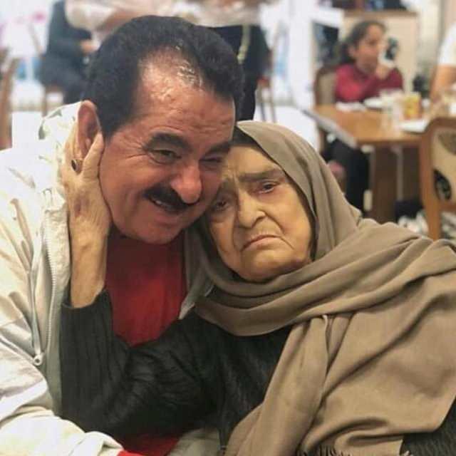 <p><span style="color:#000000"><strong>İbrahim Tatlıses ve annesi</strong></span></p>