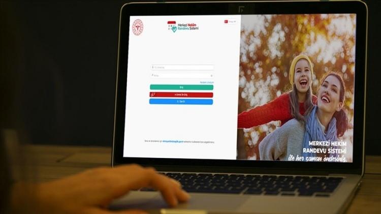 <p>Hastalara, hastanelere ve hekimlere zamanı verimli kullanma imkanı sunacak Onaylı Randevu Sistemi'nde, randevuların iptal edilmesinin ardından boş kalan kapasite, hizmet bekleyen hastalar için kullanılacak.</p>
