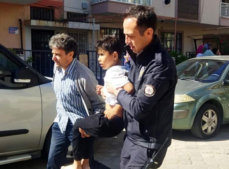 <p>Yoğun dumandan etkilendikleri belirlenen dışarı çıkarılan 2'si çocuk 5 kişi sağlık ekiplerinin ilk müdahalesinin ardından Turgutlu Devlet Hastanesi ile ilçedeki bir özel hastaneye kaldırılıp, tedaviye alındı.</p>