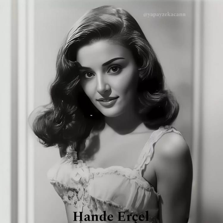 <p><strong>HANDE ERÇEL</strong></p>
