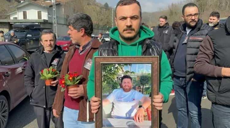 <p>Feci kazada 1 kişi hayatını kaybetti 4 kişi de yaralandı. Feci kazada hayatını kaybeden Oğuz Murat Aci’nin annesi Pervin Aci, oğlu olmadan ilk anneler gününü buruk geçirdi.</p>