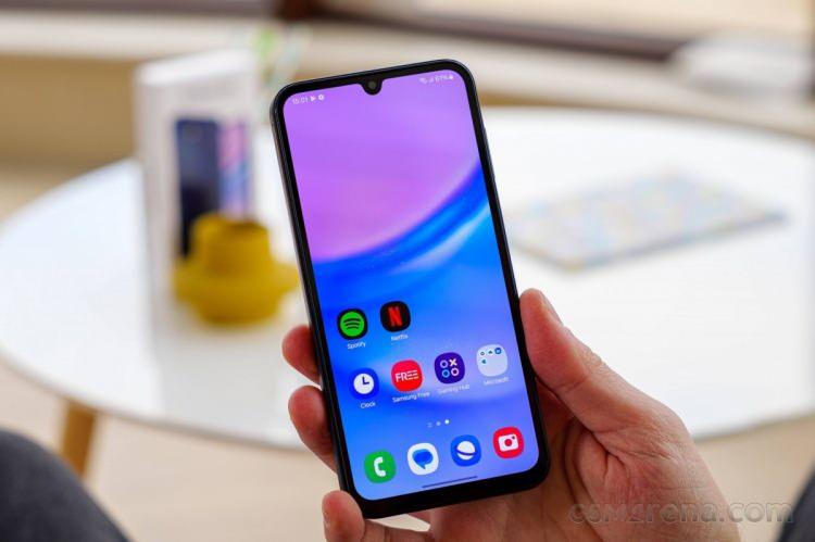 <p><strong>6) GALAXY A15 5G</strong></p>
<p> </p>