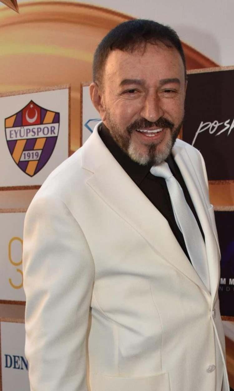 <p><span style="color:#000000"><strong>Deniz'e oldukça kızgın olan Topaloğlu, "Allah herkesin gönlüne göre versin, bu saatten sonra onları Allah'a havale ediyorum." şeklinde konuştu.</strong></span></p>