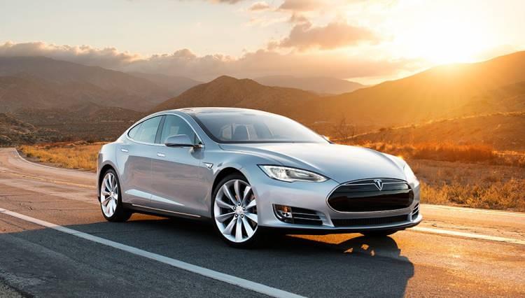 <p><strong><span style="color:#B22222">TESLA MODEL S P90D</span> | 2.6 SANİYEDE</strong></p>
