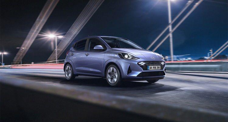 <p> 5 yıl veya 100 bin km garantiyle satışa çıkarılan modelde 67 beygir gücünde 1 litrelik motor yer alıyor. Aracın baz versiyon satış fiyatı <strong>885.000 TL</strong></p>