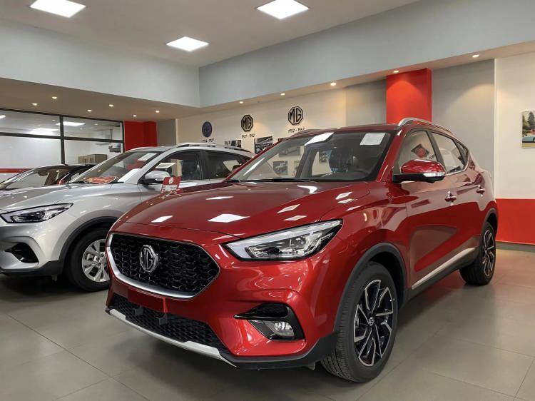 <p>Beş yıl ya da 150 bin km’ye kadar garanti sunan model, 10,1 inçlik dokunmatik ekranıyla da dikkat çekiyor. Aracın baz versiyon etiketi <strong>1.199.000 TL.</strong></p>