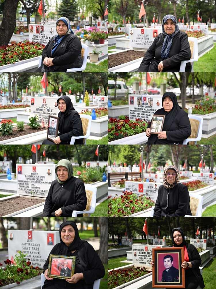 <p>Evlatlarının şehadetlerinin üzerinden 30 yıl da 7 ay da geçse acıları dinmeyen anneler, Anneler Günü'nde Kayseri'de Kartal Şehitliği'nde çocuklarını ziyaret edip dua ediyor, mezarlara çiçek ekiyor.</p>