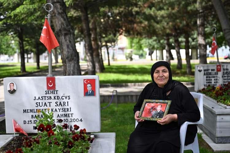 <p><strong>"Benim elbisem artık siyah"</strong></p>