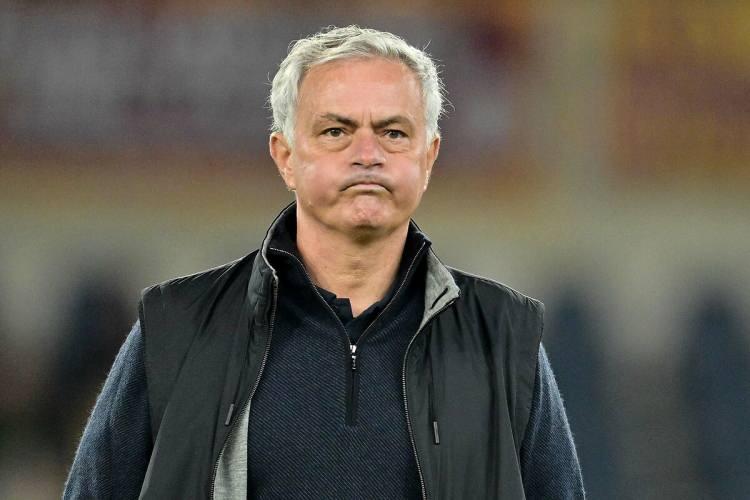<p>Bu görüşmede Fenerbahçeli yetkililerin Portekizli çalıştırıcıya, <strong>"Önümüzdeki sezon seninle çalışmak istiyoruz. Haziran ayında seçimimiz var. Kongreden sonra tekrar bir araya gelerek şartları masaya yatırabiliriz" </strong>dediği aktarıldı.</p>