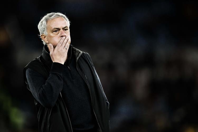 <p>Olası başkan adayı Sadettin Saran'ın da mevcut başkan Ali Koç'un da teknik direktör adayı olan Mourinho'nun yıllık 12 milyon euro maaş istediği belirtilirken, ekibi için de 3 milyon euro para talep ettiği öğrenildi.</p>