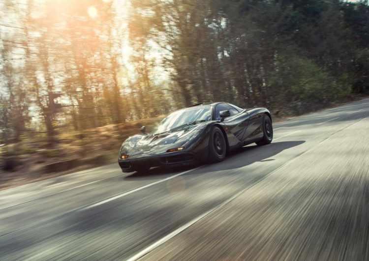 <p>McLaren F1, Mart 1998'de resmi olarak 391 km/sa hıza çıkmayı başardı. Bu hız, 2005 yılında Bugatti Veyron 407,16 km/saat hıza ulaşana kadar dünya rekoruydu</p>