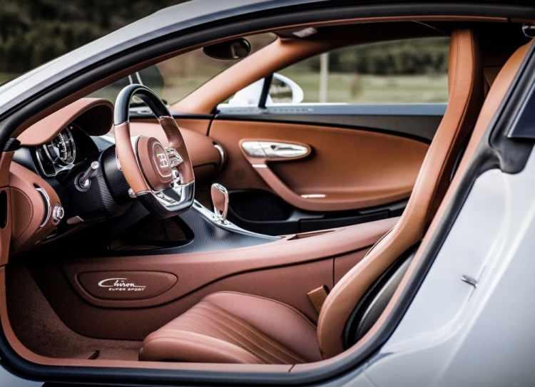 <p><strong>Bugatti Chiron |</strong></p>
<p> </p>
<p>Chiron'un maksimum hızı karayolu kullanımı için 420 km/saat ile sınırlandı.</p>