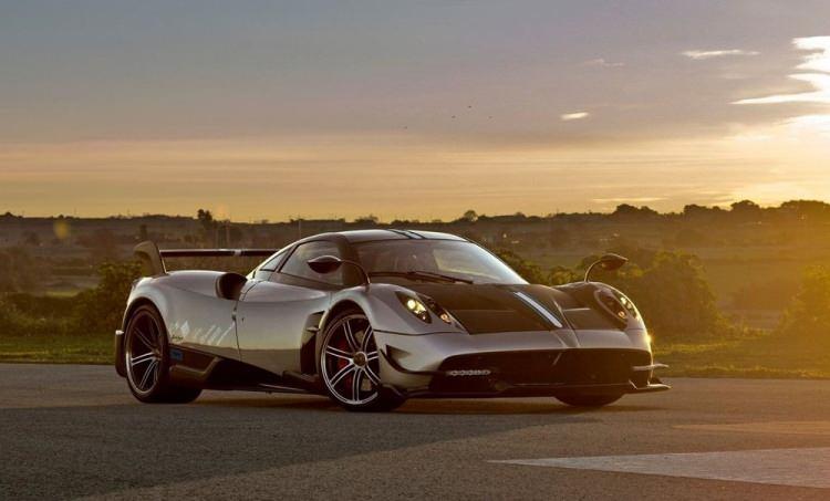 <p><strong>Pagani Huayra BC |</strong></p>
<p> </p>
<p>Karbon fiber ve titanyum karışımı monokok bir gövdeye sahip olan Huayra 1400 kilogramın altında bir ağırlığa sahip.</p>