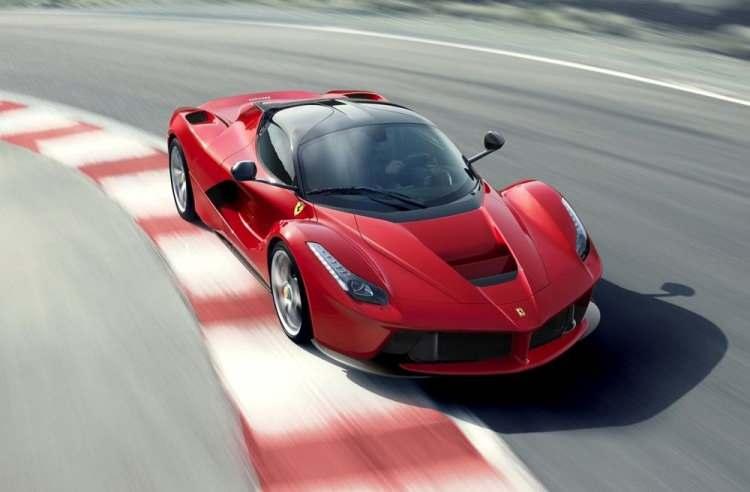 <p><strong>Ferrari LaFerrari |</strong></p>
<p> </p>
<p>LaFerrari, Ferrari'nin ilk hibrit süper aracı. Bu araçta, 789 beygir güç üreten 6.3 litrelik içten yanmalı V12 bulunuyor. </p>